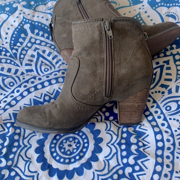 Crown Vintage ankle bootie - Picture 2 of 4